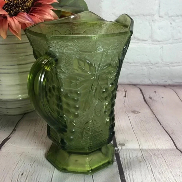 vintage anchor hocking green glass pitcher with embossed grapes - Picture 6 of 9